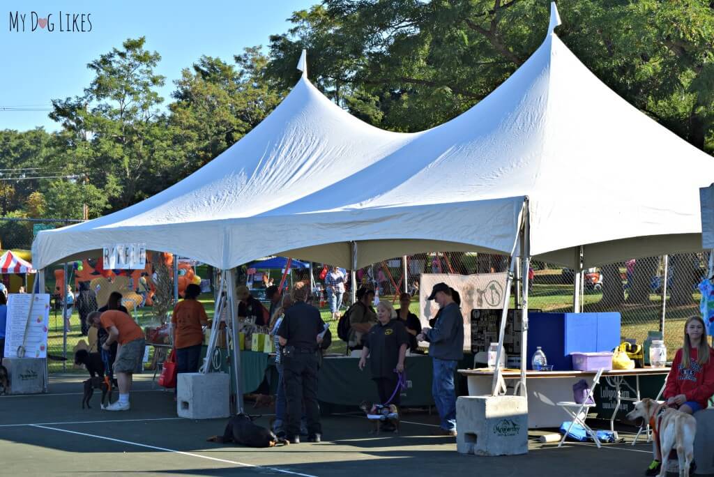 The vendors at Lollypop Farm's Barktoberfest