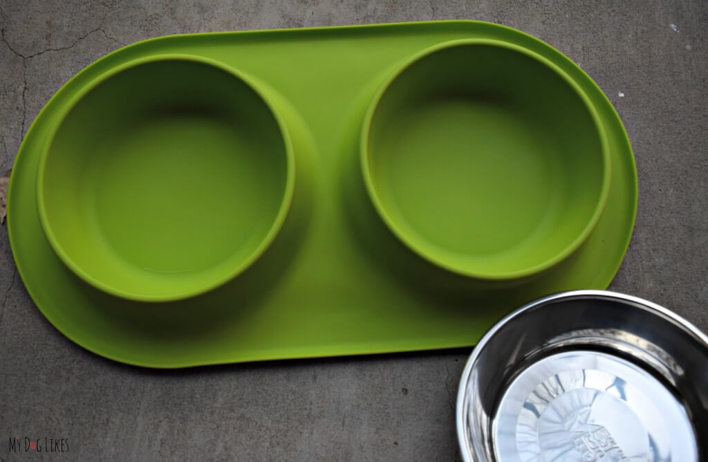 The stainless steel bowls can be removed from the silicone base of the Messy Mutts double feeder