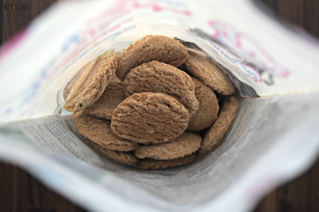 Looking inside the bag of Paws Barkery's Bow Wow SnickerDoodles