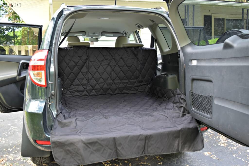 Taking a look at our new cargo liner from 4Knines. Note the side flaps and extendable bumper flap for extra protection.
