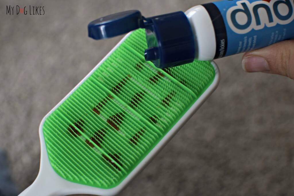 Orapup tongue cleaning clearance brush