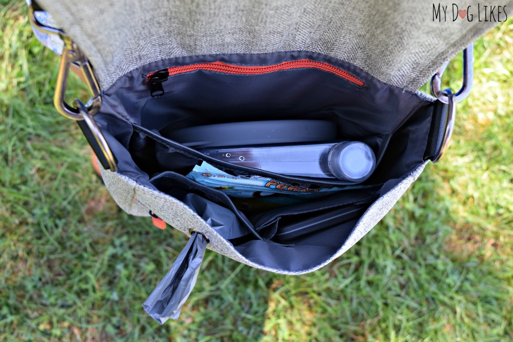 Our Travel Wags bag loaded up with all of our dog walking essentials.
