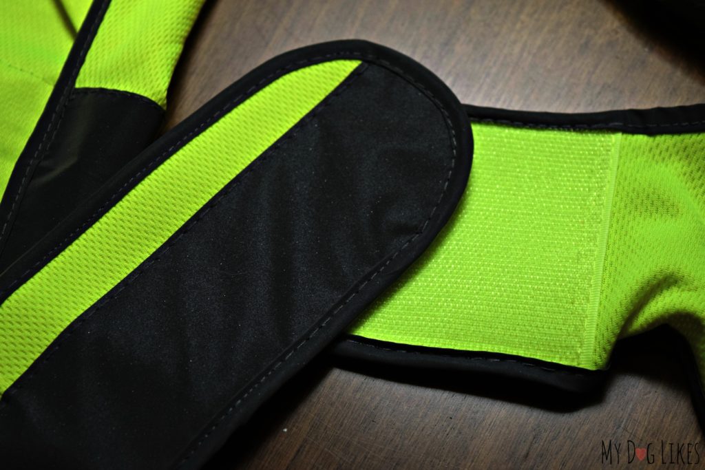 Velcro side straps for a comfortable fit
