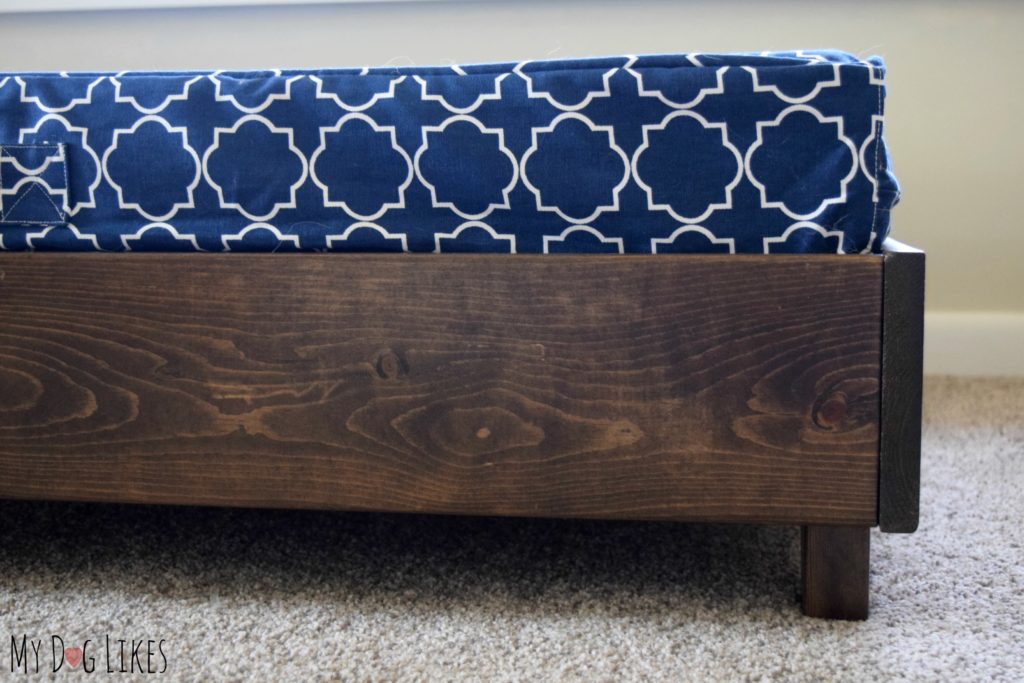 Keep you dog in the lap of luxury with one of these gorgeous dog beds with wooden frame!